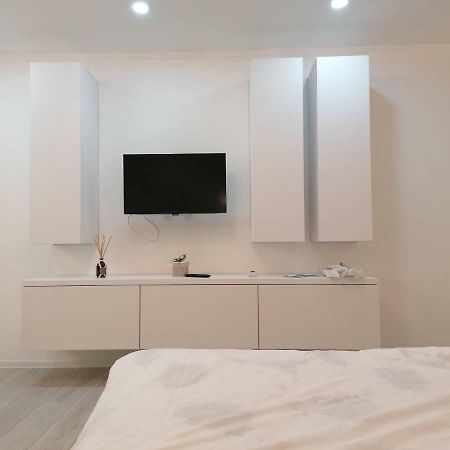 White Studio Apartment Cluj-Napoca Exterior photo