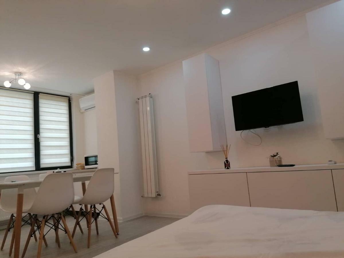 White Studio Apartment Cluj-Napoca Exterior photo