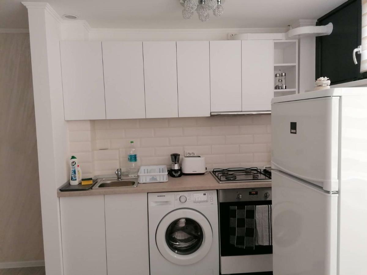 White Studio Apartment Cluj-Napoca Exterior photo