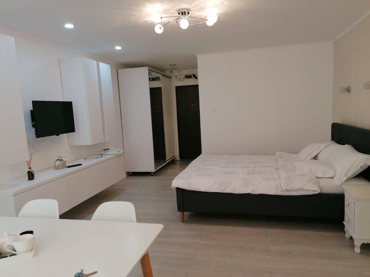 White Studio Apartment Cluj-Napoca Exterior photo